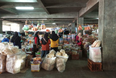 Berkah Lebaran, Pedagang Kue Musiman di Muara Enim Raup Cuan