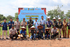 Polisi Sinergi dengan PLN Bukit Asam Salurkan Bantuan Alsintan untuk Petani