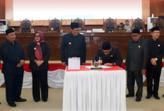 Bupati Edison Serahkan 3 Raperda Strategis di Paripurna X DPRD Muara Enim