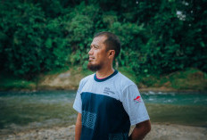 Kisah Ritno Kurniawan: Dari Penebang Kayu ke Pemandu Ekowisata