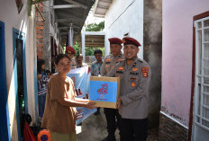 Peringati HUT Reserse ke-78, Satreskrim Polres Muara Enim Salurkan Paket Sembako untuk Warga