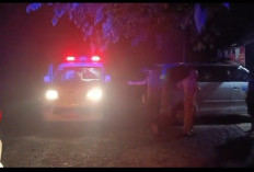 Anggota Polsek Gunung Megang Sigap Bantu Evakuasi Bayi Sakit Saat Ambulans Alami Kendala