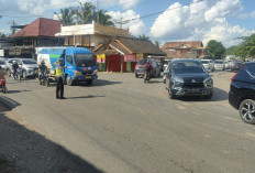 Satgas Kamseltibcarlantas Operasi Lilin Musi 2025 Polres Muara Enim Atur Arus Lalin di Titik Rawan Kemacetan