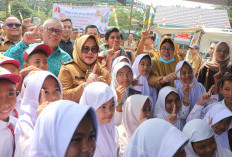 Pemkab Muara Enim Serahkan Bantuan Mobil Desa Hingga Program RTLH