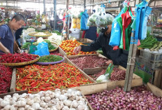 Pedagang di Muara Enim Menjerit, Harga Kantong Plastik Naik 