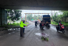 Gagal Nyalip, Pemotor di Muara Enim Tewas Terlindas Mobil Bus
